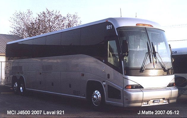 BUS/AUTOBUS: MCI J4500 2007 Laval