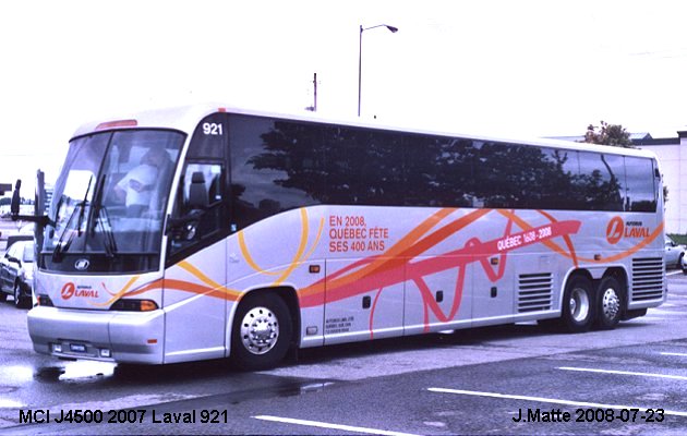 BUS/AUTOBUS: MCI J4500 2007 Laval