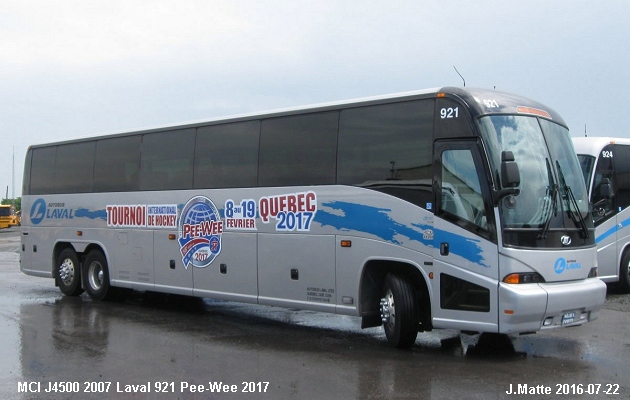 BUS/AUTOBUS: MCI J4500 2007 Laval