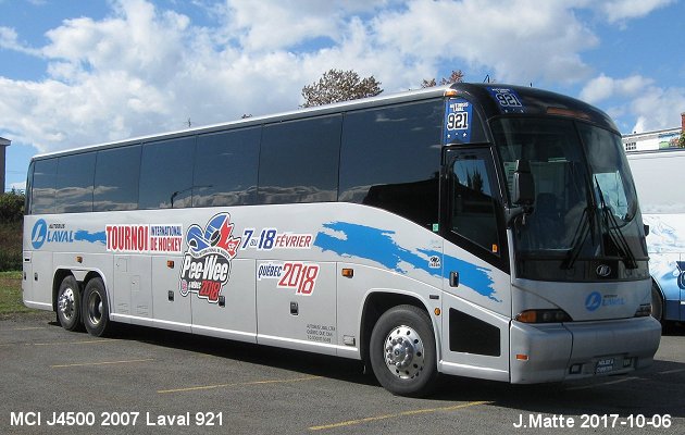 BUS/AUTOBUS: MCI J4500 2007 Laval