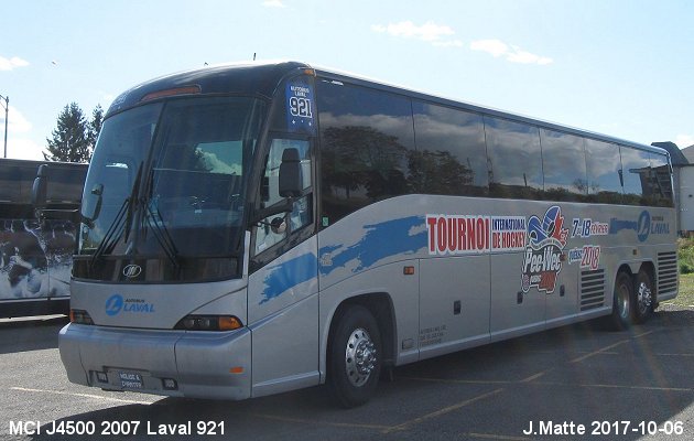 BUS/AUTOBUS: MCI J4500 2007 Laval