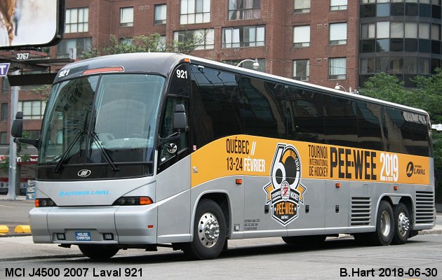 BUS/AUTOBUS: MCI J4500 2007 Laval