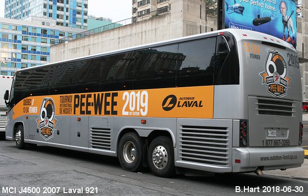 BUS/AUTOBUS: MCI J4500 2007 Laval