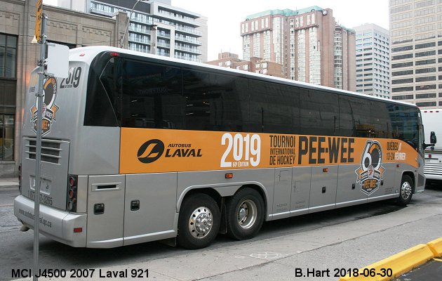 BUS/AUTOBUS: MCI J4500 2007 Laval