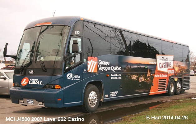 BUS/AUTOBUS: MCI J4500 2007 Laval