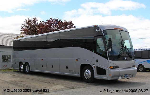 BUS/AUTOBUS: MCI J4500 2008 Laval