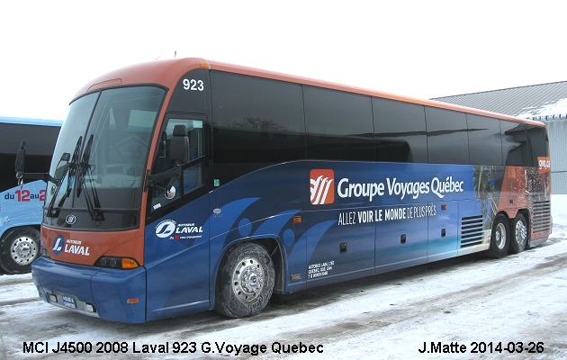 BUS/AUTOBUS: MCI J4500 2008 Autobus Laval