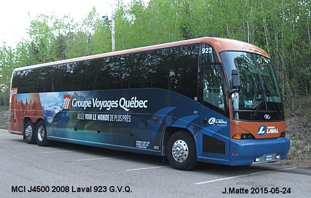 BUS/AUTOBUS: MCI J4500 2008 Autobus Laval