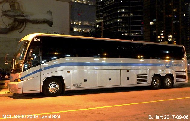 BUS/AUTOBUS: MCI J4500 2009 Laval