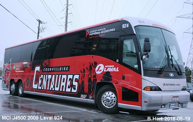 BUS/AUTOBUS: MCI J4500 2009 Laval