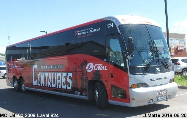 BUS/AUTOBUS: MCI J4500 2009 Laval