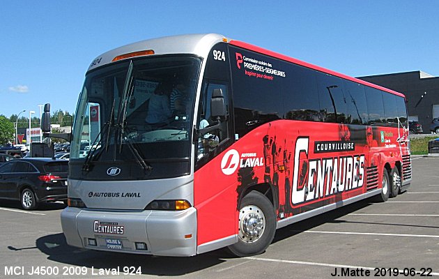 BUS/AUTOBUS: MCI J4500 2009 Laval