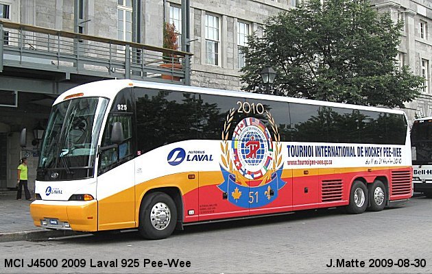 BUS/AUTOBUS: MCI J4500 2009 Laval