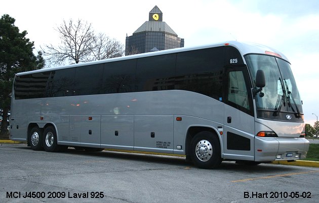 BUS/AUTOBUS: MCI J4500 2009 Laval