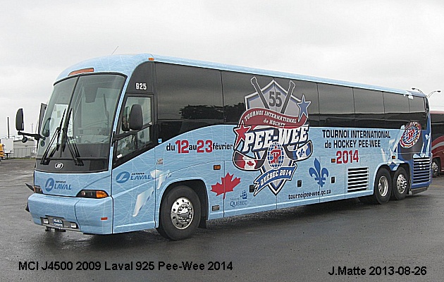 BUS/AUTOBUS: MCI J4500 2009 Autobus Laval