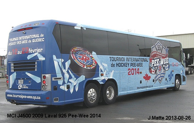 BUS/AUTOBUS: MCI J4500 2009 Laval