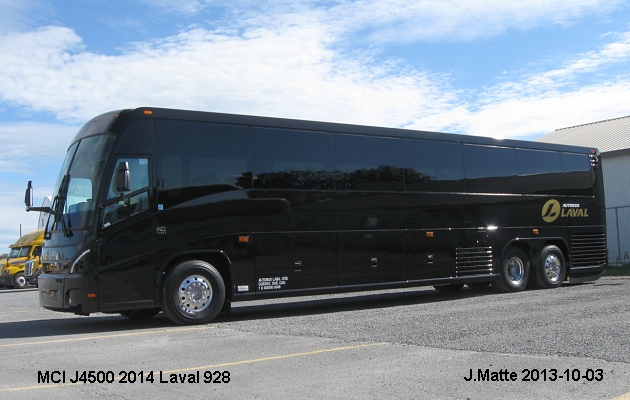 BUS/AUTOBUS: MCI J4500 2014 Autobus Laval