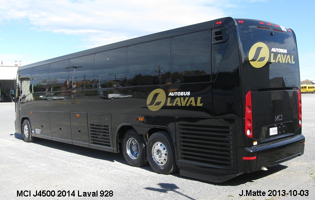 BUS/AUTOBUS: MCI J4500 2014 Autobus Laval