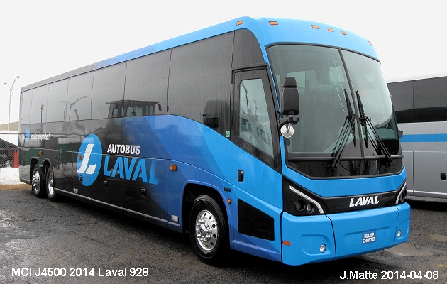 BUS/AUTOBUS: MCI J4500 2014 Laval