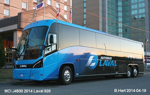 BUS/AUTOBUS: MCI J4500 2014 Laval