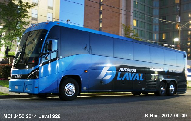 BUS/AUTOBUS: MCI J4500 2014 Laval