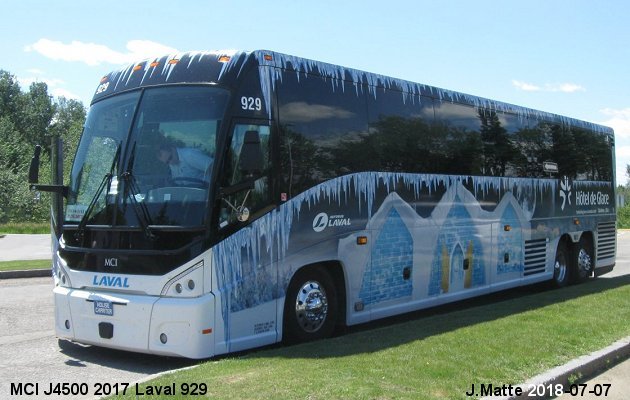 BUS/AUTOBUS: MCI J4500 2017 Laval