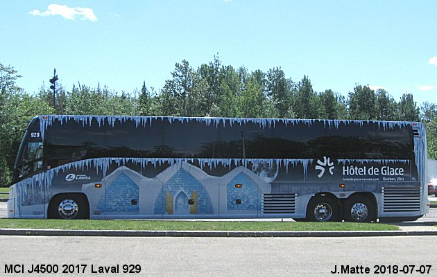 BUS/AUTOBUS: MCI J4500 2017 Laval