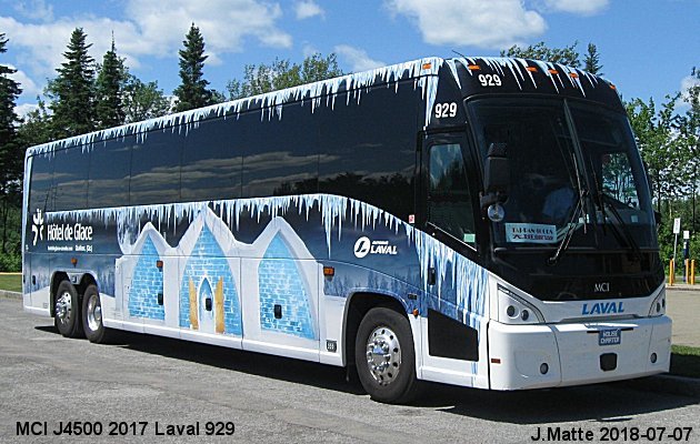 BUS/AUTOBUS: MCI J4500 2017 Laval