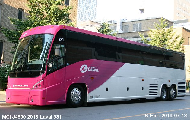 BUS/AUTOBUS: MCI J4500 2018 Laval