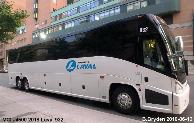 BUS/AUTOBUS: MCI J4500 2018 Laval