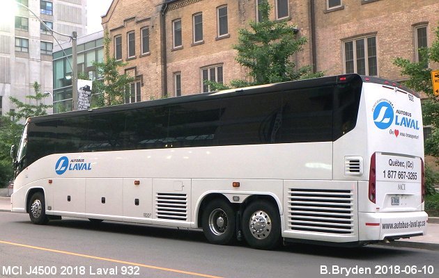 BUS/AUTOBUS: MCI J4500 2018 Laval