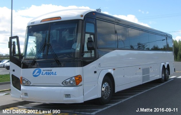 BUS/AUTOBUS: MCI D4505 2007 Laval