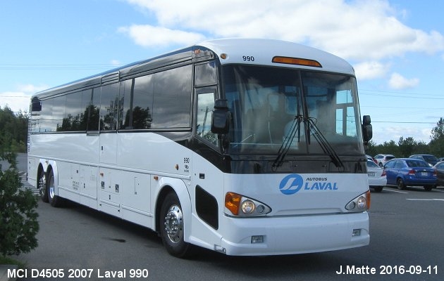 BUS/AUTOBUS: MCI D4505 2007 Laval