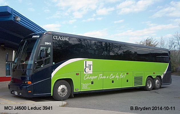 BUS/AUTOBUS: MCI J4500 2005 Leduc