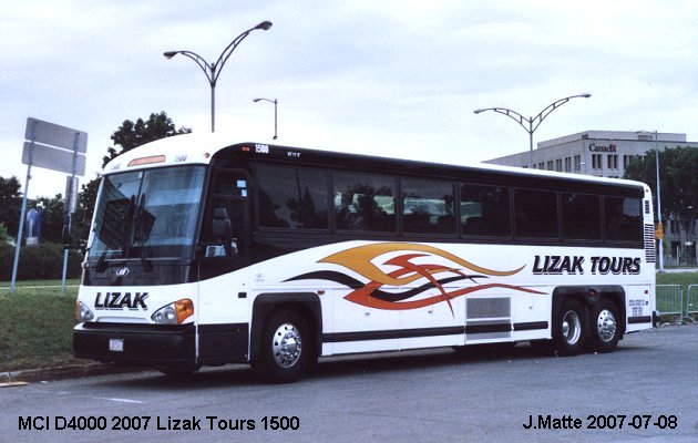 BUS/AUTOBUS: MCI D4000 2007 Lizac