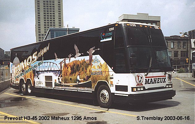 BUS/AUTOBUS: Prevost H3-45 2002 Maheux