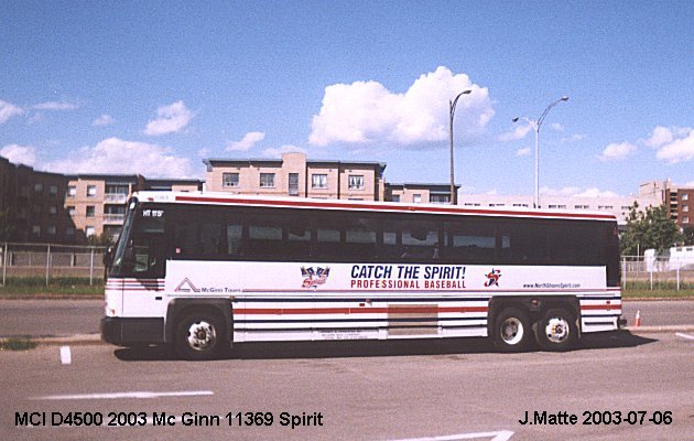 BUS/AUTOBUS: MCI D4500 2000 McGinn