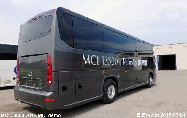 BUS/AUTOBUS: MCI J3500 2018 MCI