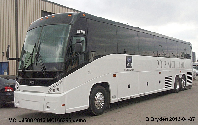 BUS/AUTOBUS: MCI J4500 2013 MCI