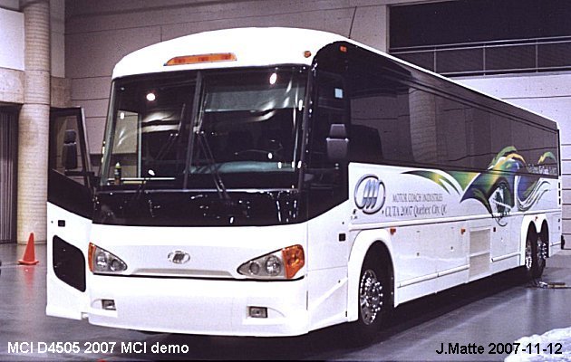 BUS/AUTOBUS: MCI D4505 2007 MCI