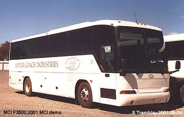 BUS/AUTOBUS: MCI F3500 2001 MCI