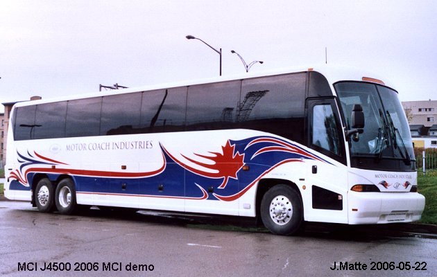 BUS/AUTOBUS: MCI J4500 2006 MCI