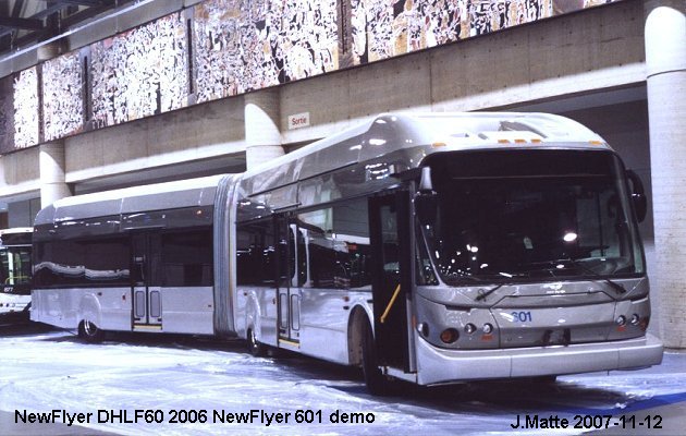 BUS/AUTOBUS: New Flyer DHLF60 2006 New Flyer