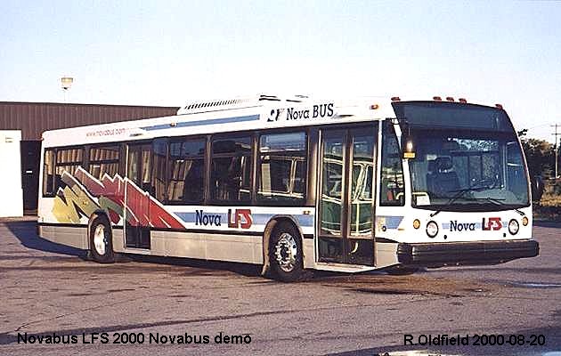 BUS/AUTOBUS: Novabus LFS 2000 Novabus