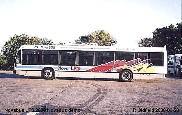 BUS/AUTOBUS: Novabus LFS 2000 Novabus