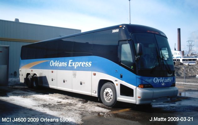 BUS/AUTOBUS: MCI J4500 2009 Orleans