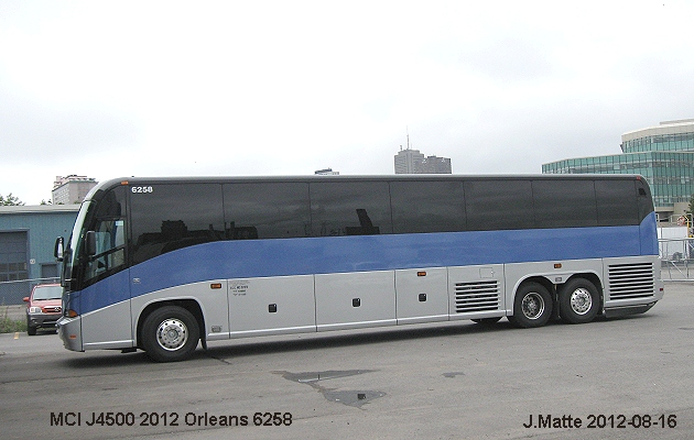 BUS/AUTOBUS: MCI J4500 2012 Orleans