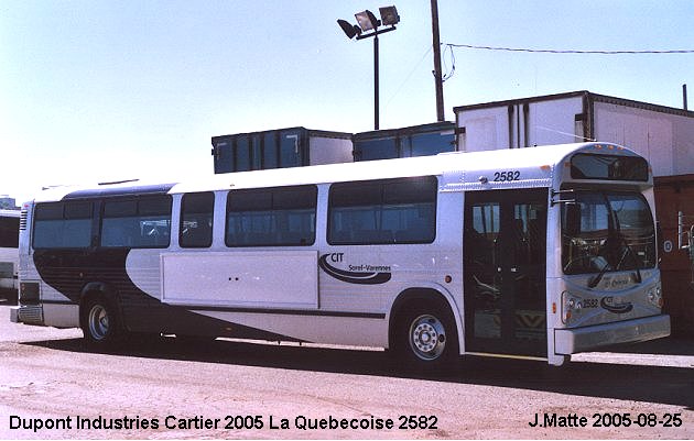 BUS/AUTOBUS: Dupont Industries Cartier 2005 Quebecoise