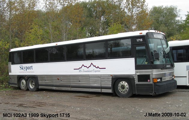 BUS/AUTOBUS: MCI 102A3 1989 Skyport