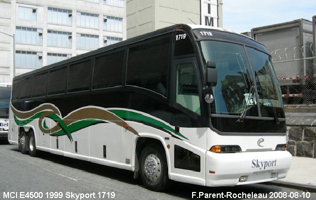 BUS/AUTOBUS: MCI E4500 1999 Skyport